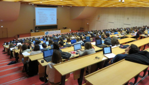 assistance dans un amphith&eacute;&acirc;tre